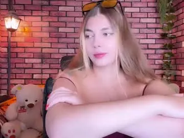 carinfox – webcam model profile photo Image 3