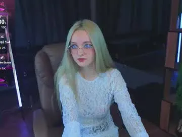 hornybarelylegalgirl – webcam model profile photo Image 14