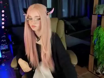 hornybarelylegalgirl – webcam model profile photo Image 3