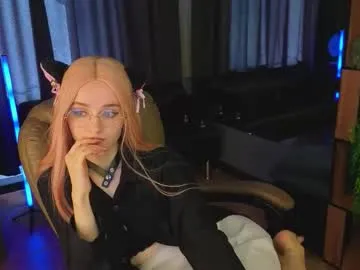 hornybarelylegalgirl – webcam model profile photo Image 4