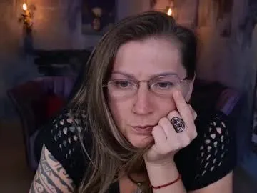 helenn_garciaa – webcam model profile photo Image 4