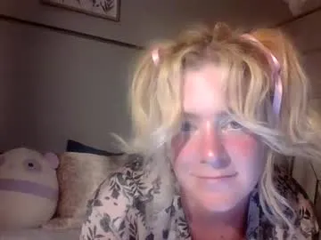 queeneliaa_ chat room preview Image 2