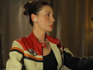 little_effy18_ chat room preview Image 2