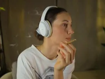 little_effy18_ chat room preview Image 9