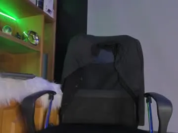 EmmaLush – webcam model profile photo Image 15