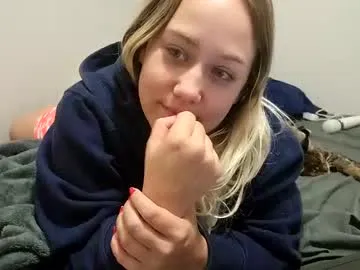 deaneryss – webcam model profile photo Image 4