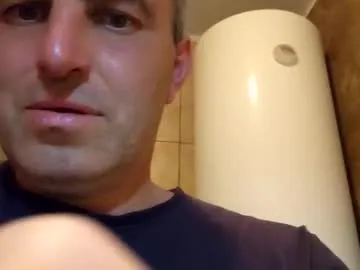 sareandrob – webcam model profile photo Image 8