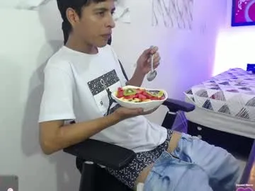 little_effy18_ chat room preview Image 15