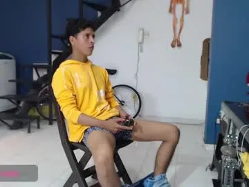 little_effy18_ chat room preview Image 3