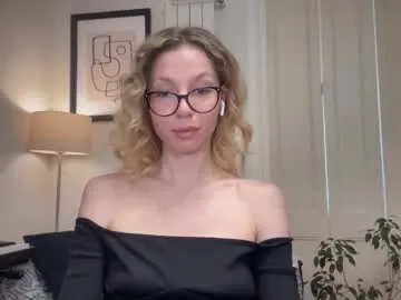 hottymilana Image 17