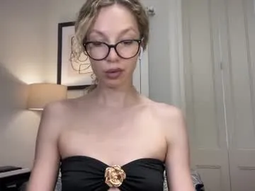 hottymilana Image 6