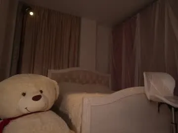 uwuxo – webcam model profile photo Image 13