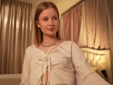 uwuxo – webcam model profile photo Image 2