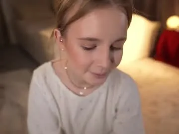 uwuxo – webcam model profile photo Image 6