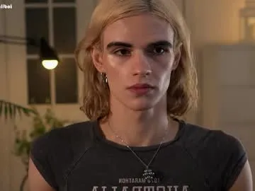 bareffoot10 chat room preview Image 3