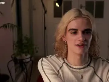 bareffoot10 chat room preview Image 6