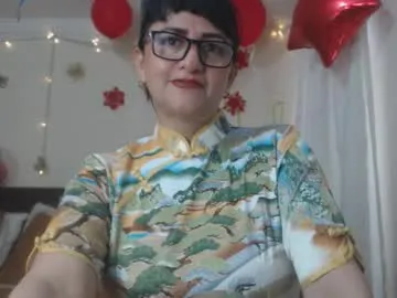 oops_my_english – webcam model profile photo Image 10