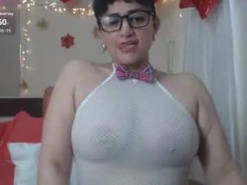 oops_my_english – webcam model profile photo Image 12