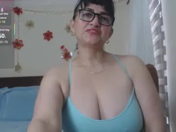 oops_my_english – webcam model profile photo Image 17