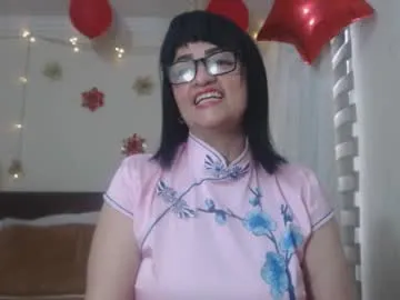 oops_my_english – webcam model profile photo Image 9