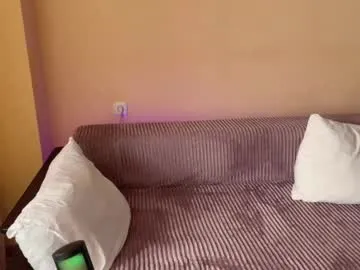 softcrave – webcam model profile photo Image 2