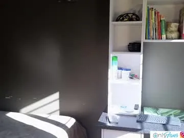 thifa2x – webcam model profile photo Image 6