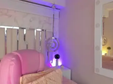 little_effy18_ chat room preview Image 3