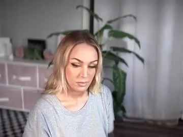 NinaNicoleRoyale – webcam model profile photo Image 16