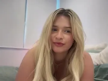 little_effy18_ chat room preview Image 10