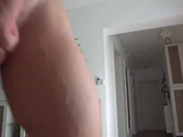 queeneliaa_ chat room preview Image 12