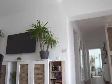 queeneliaa_ chat room preview Image 6