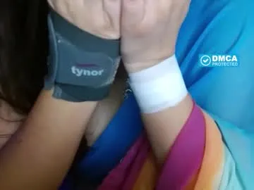 sareandrob – webcam model profile photo Image 18