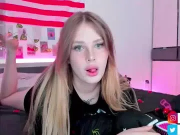 little_effy18_ chat room preview Image 16