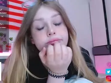 little_effy18_ chat room preview Image 5