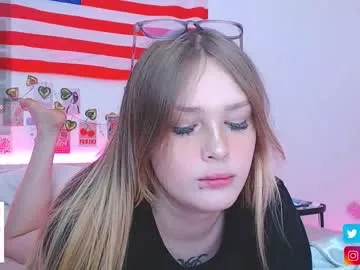 little_effy18_ chat room preview Image 7