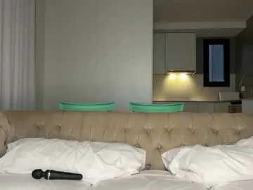 uwuxo – webcam model profile photo Image 2