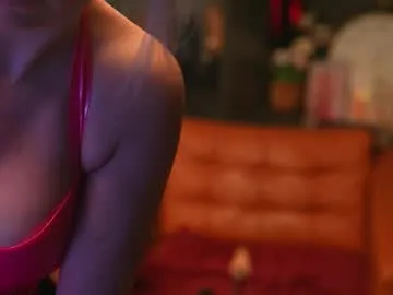 adeelinee chat room preview Image 15