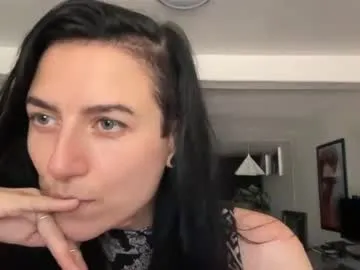 isoull – webcam model profile photo Image 2