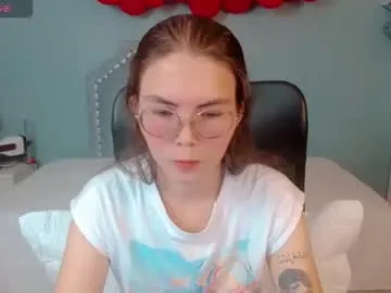 milly_shy – webcam model profile photo Image 11