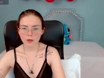 milly_shy – webcam model profile photo Image 4