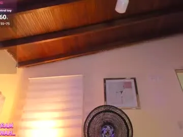 ninapetite – webcam model profile photo Image 11