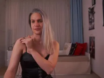 little_effy18_ chat room preview Image 11