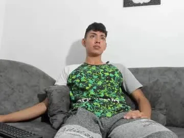 logantwink18 chat room preview