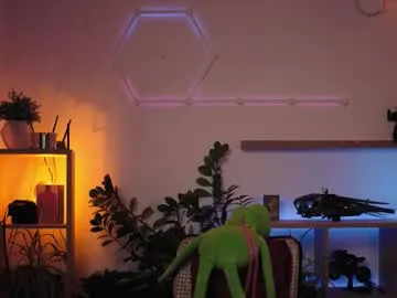 little_effy18_ chat room preview Image 3