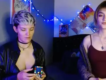 little_effy18_ chat room preview Image 4