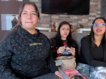 yahaira_26 – webcam model profile photo Image 17