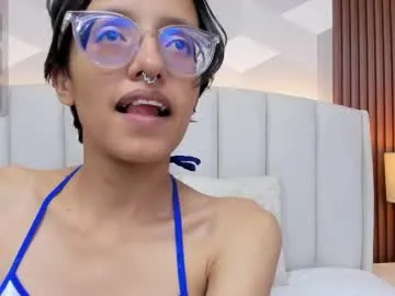 sareandrob – webcam model profile photo Image 9