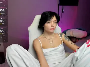 milly_shy – webcam model profile photo Image 8