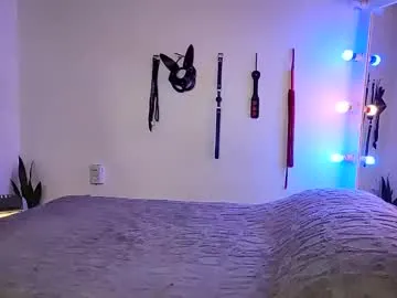 uwuxo – webcam model profile photo Image 11