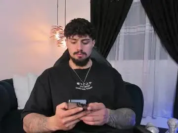 sareandrob – webcam model profile photo Image 13